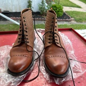 Tan/Brown men’s shoes Taft size 9